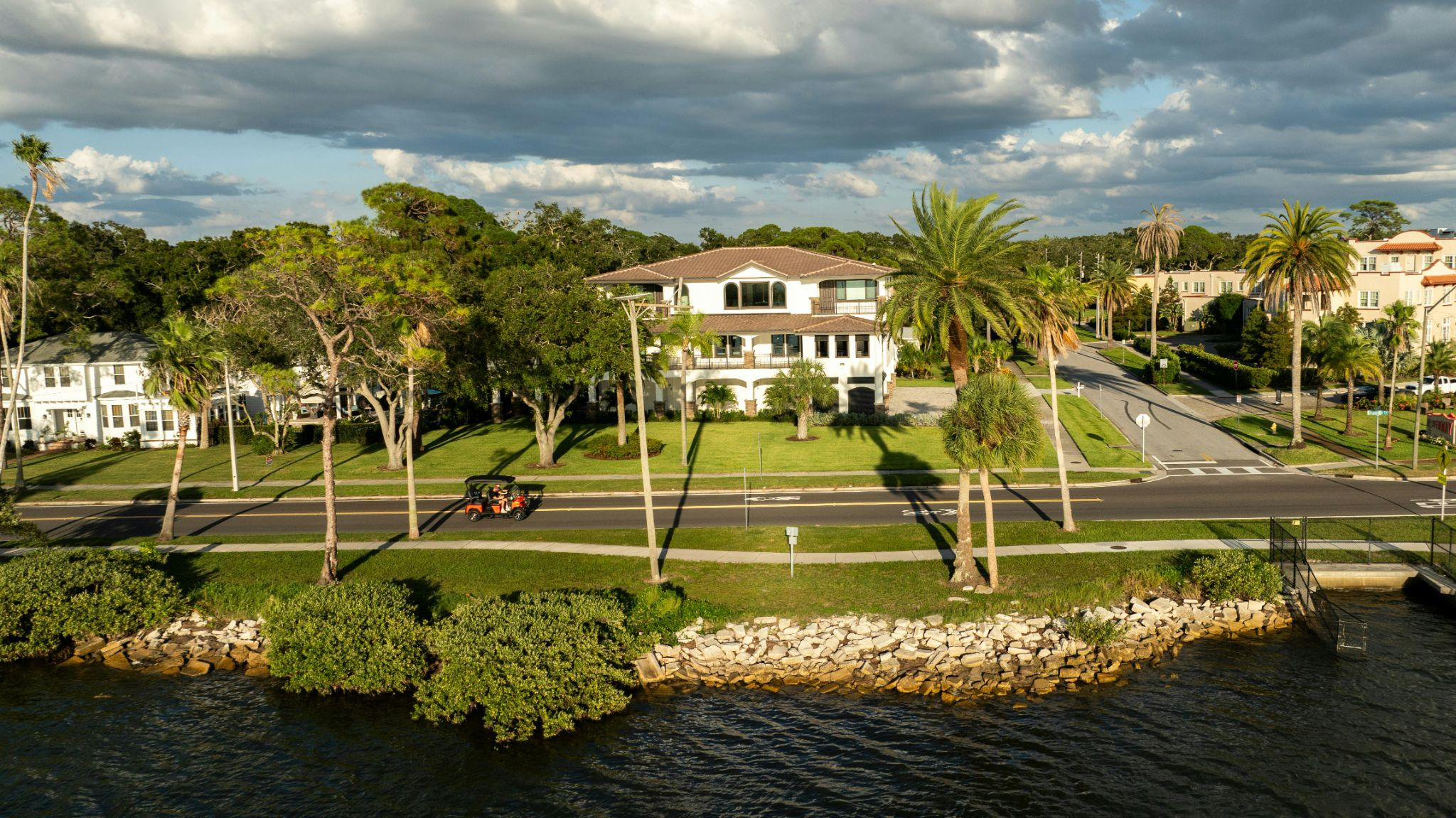Thinking of Selling Your Boca Raton Home? Here’s What You Need to Know First